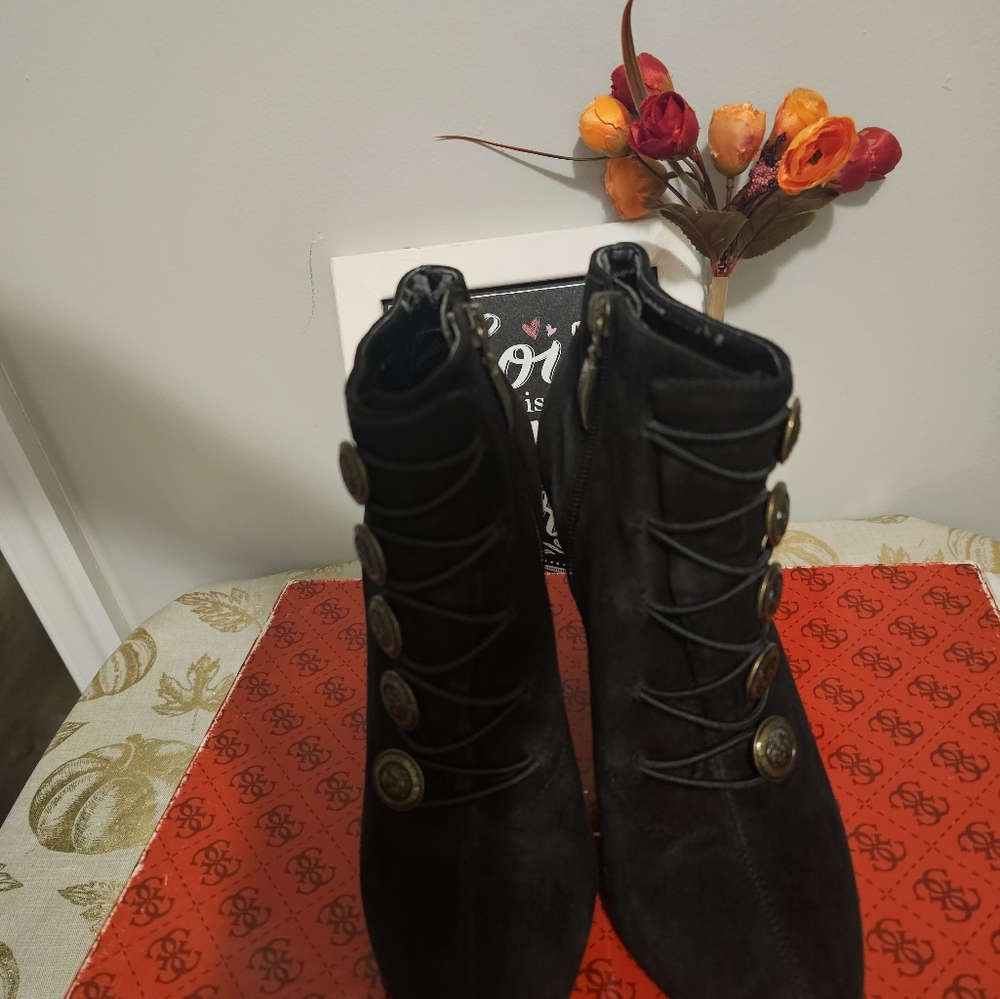Guess Owens Suede Military Button 4-inch Heel Ankle Booties Sz. 6.5 - Picture 4 of 14